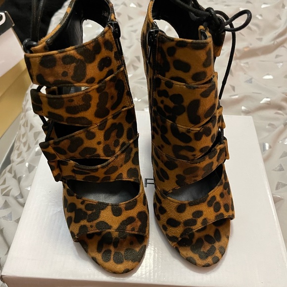 Heels - Picture 5 of 5